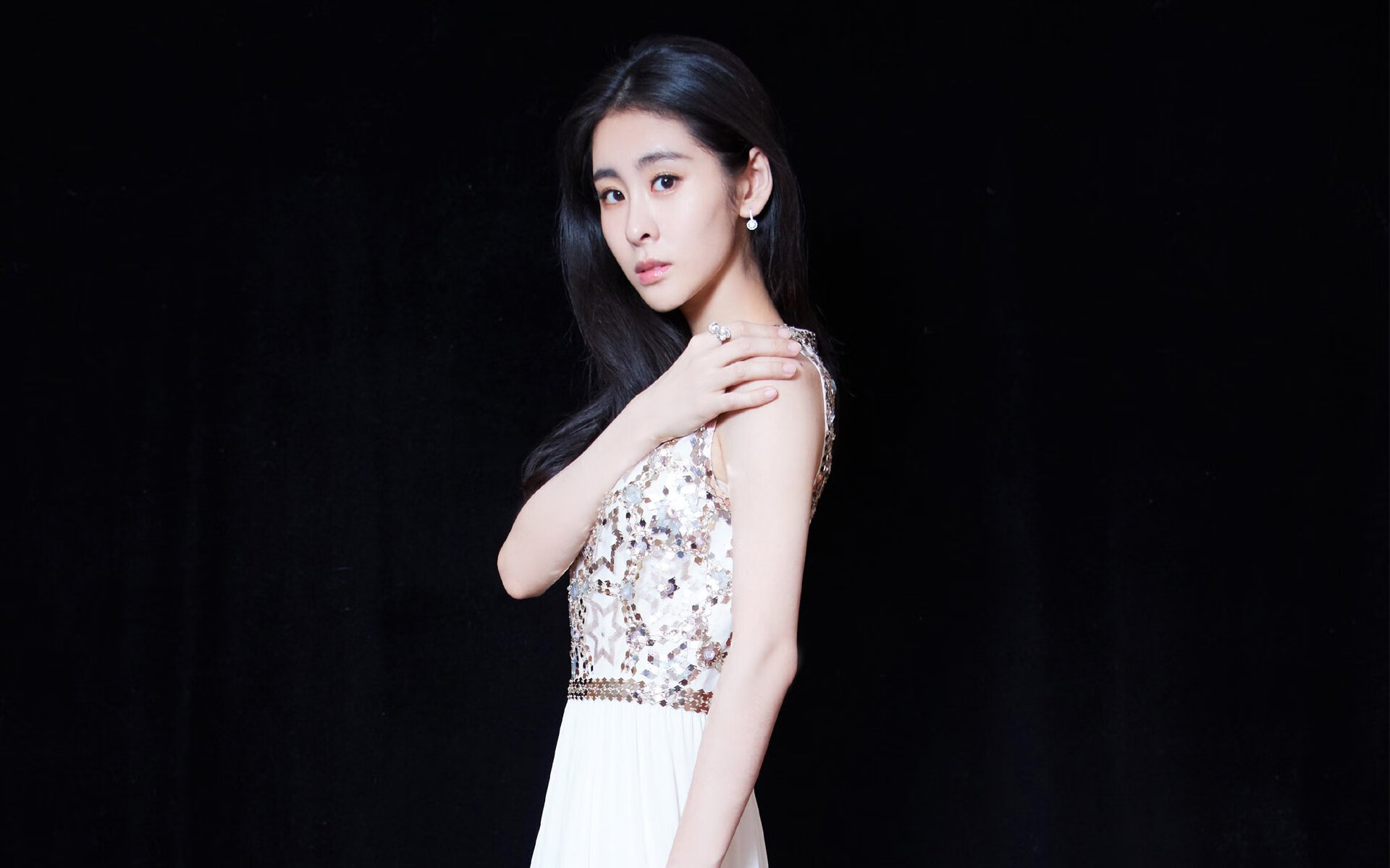 爱游戏官方-当戴维斯杯的雪茄倒流成ATP总决赛的火焰，兹维列夫的双面时刻